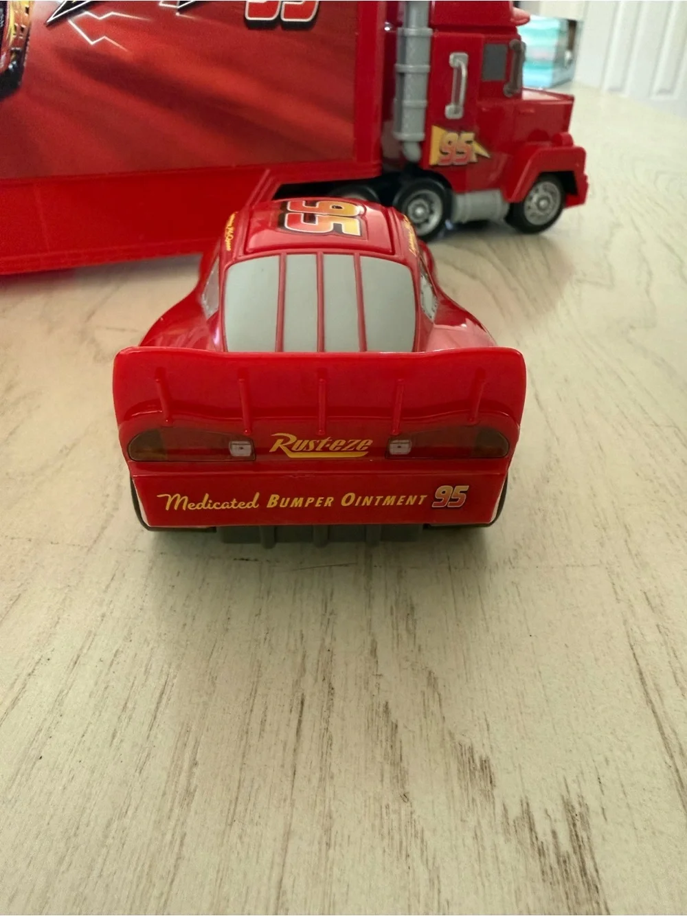 Cars Lightning McQueen & Friends Vehicle Playset - Red/Blue